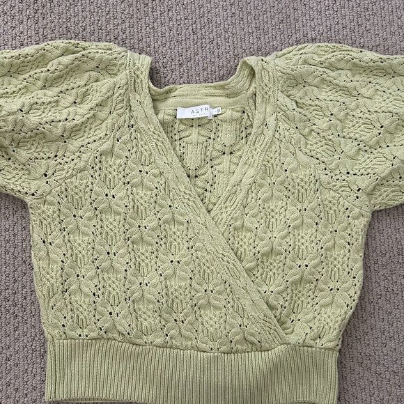 ASTR the label Women's Elowen Sweater SZL Puff Sleeve Soft Green Cottage - Picture 6 of 9